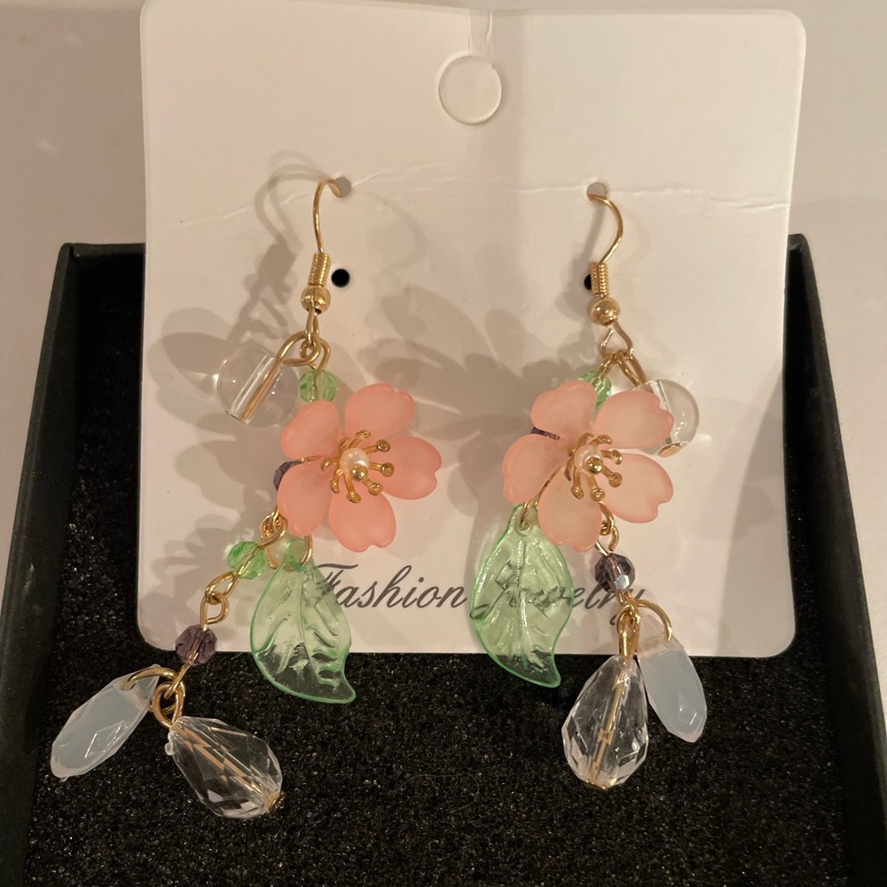 Fashion Jewelry Pink Floral Earrings with Green Leaves NWT